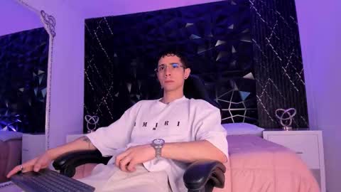 L I I A M online show from March 2026 08:17:01 PM