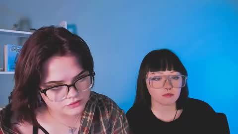 lika_pop online show from December 2025 08:05:01 PM