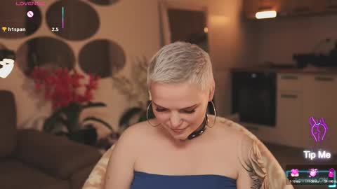 likaaberry online show from October 2025 06:09:01 PM