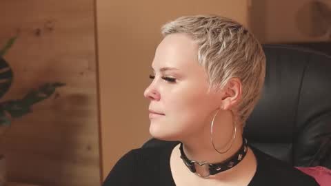 likaaberry online show from November 2025 12:31:02 PM