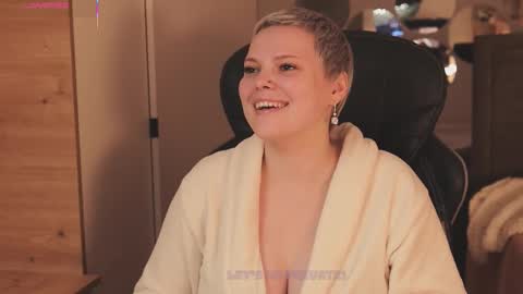 likaaberry online show from December 2025 01:31:01 PM