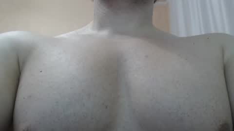 Snapshot of likwidator84 chatting on April 2026 11:43:01 AM Maximus online show from April 2026 11:43:01 AM