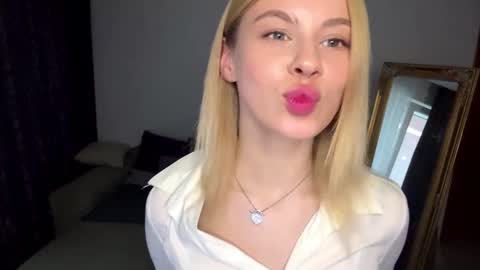 Elisa  online show from September 2025 10:59:02 AM