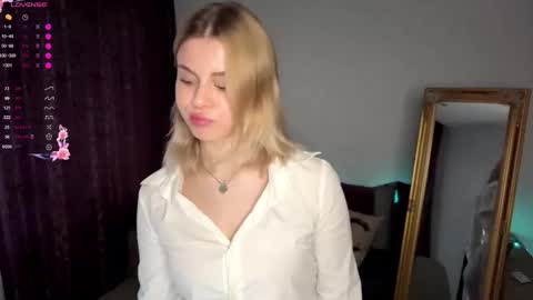 Elisa  online show from September 2025 11:01:02 AM