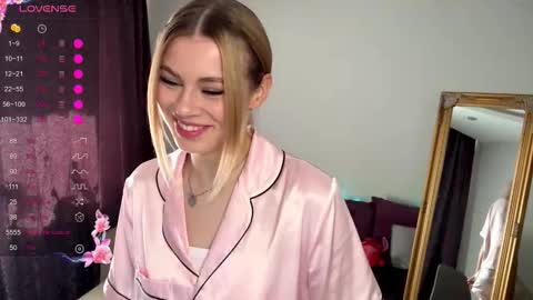 Elisa  online show from October 2025 09:51:01 AM