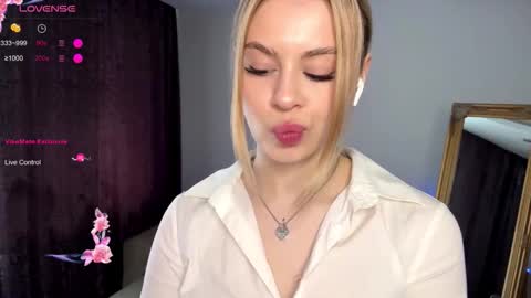 Elisa  online show from October 2025 09:51:01 AM