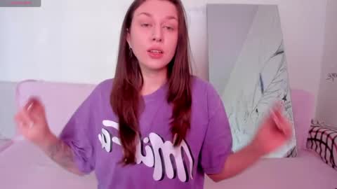 Snapshot of lil_foxy999 chatting on April 2026 04:23:02 AM Alisa online show from April 2026 04:23:02 AM