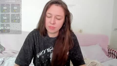 Snapshot of lil_foxy999 chatting on April 2026 06:30:02 AM Alisa online show from April 2026 06:30:02 AM