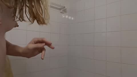 lil gemmie online show from October 2025 05:56:01 PM