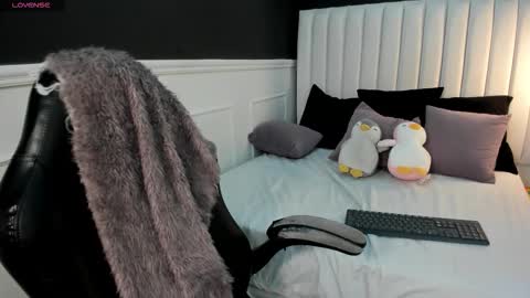 Snapshot of lil_la_skye chatting on March 2026 05:12:02 PM Lila online show from March 2026 05:12:02 PM