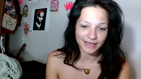 Snapshot of lil_luluvert chatting on April 2026 04:41:01 AM lil_luluvert online show from April 2026 04:41:01 AM