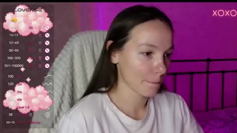 Snapshot of lil_luna_x chatting on December 2024 07:43:02 PM little moon online show from December 2024 07:43:02 PM