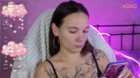 Snapshot of lil_luna_x chatting on October 2025 05:21:02 PM little moon online show from October 2025 05:21:02 PM