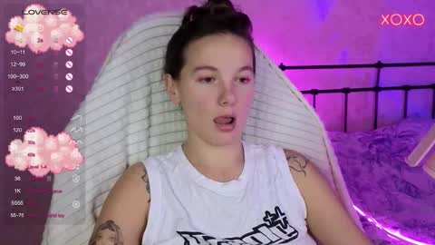 Snapshot of lil_luna_x chatting on October 2025 07:57:02 PM little moon online show from October 2025 07:57:02 PM