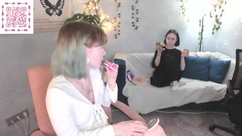 Snapshot of lilac_muse chatting on June 2026 02:56:01 AM Lili online show from June 2026 02:56:01 AM