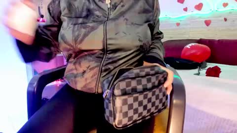 Snapshot of lilah_sweet chatting on February 2025 11:22:02 AM Lilah Sweet online show from February 2025 11:22:02 AM