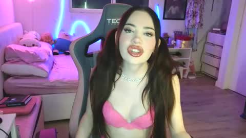 lilbina online show from December 2025 05:23:01 AM