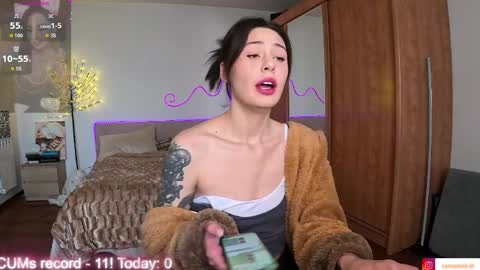 Snapshot of lilcamomile chatting on April 2026 09:47:01 AM Camomile Lil online show from April 2026 09:47:01 AM