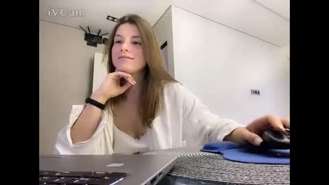 Snapshot of lili_2905 chatting on November 2025 01:25:02 PM lili_2905 online show from November 2025 01:25:02 PM