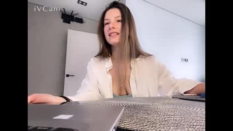 Snapshot of lili_2905 chatting on December 2025 10:41:02 AM lili_2905 online show from December 2025 10:41:02 AM