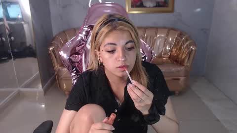 Lili online show from February 2025 08:19:02 PM