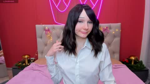Lilli  follow me kiss online show from December 2024 12:23:01 PM