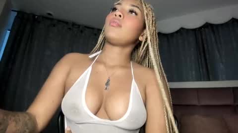 Lili online show from October 2025 09:58:02 PM