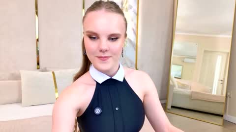 Snapshot of lili_lohan chatting on May 2026 10:01:02 AM lili_lohan online show from May 2026 10:01:02 AM