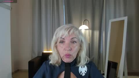 Snapshot of lilia_moons chatting on September 2025 11:14:01 AM Lilia online show from September 2025 11:14:01 AM
