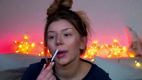 Mia online show from December 2024 06:57:02 AM