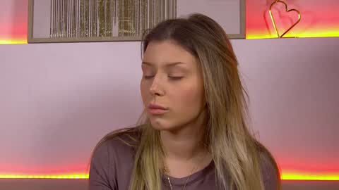 Mia online show from January 2025 12:41:02 PM