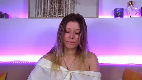 Mia online show from February 2025 06:19:01 AM