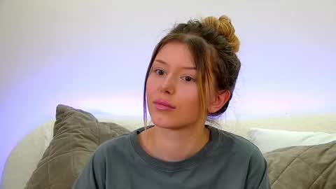 Mia online show from February 2025 10:18:01 AM