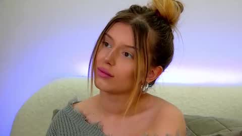 Mia online show from March 2025 12:48:01 PM