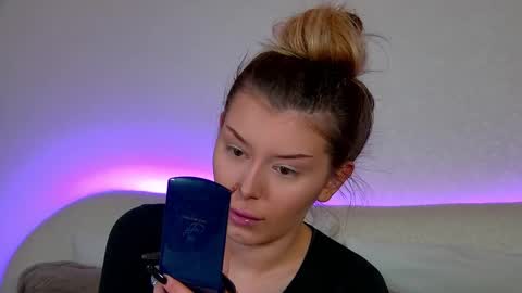 Mia online show from March 2025 06:38:02 AM