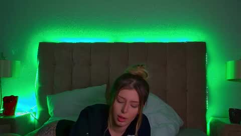 Mia online show from March 2025 04:29:02 PM