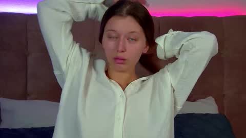 Mia online show from October 2025 06:44:01 AM