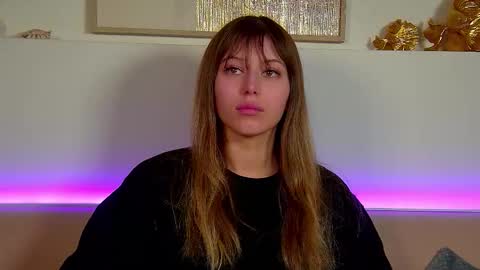 Mia online show from December 2025 06:41:01 AM