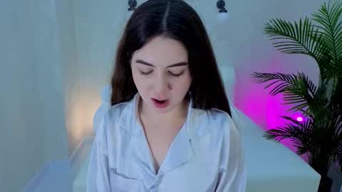 Lilia online show from November 2025 05:00:02 PM