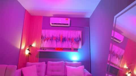 Snapshot of lilian_vergara chatting on January 2026 07:41:01 PM holis soy lily chang no olvides el pulgar arriba es muy importante para mi 3 independent model online show from January 2026 07:41:01 PM