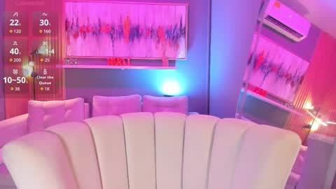 Snapshot of lilian_vergara chatting on January 2026 08:07:01 PM holis soy lily chang no olvides el pulgar arriba es muy importante para mi 3 independent model online show from January 2026 08:07:01 PM