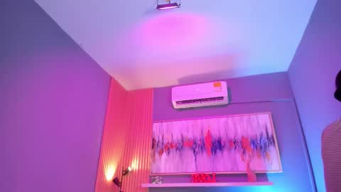 Snapshot of lilian_vergara chatting on February 2026 07:46:01 PM holis soy lily chang no olvides el pulgar arriba es muy importante para mi 3 independent model online show from February 2026 07:46:01 PM