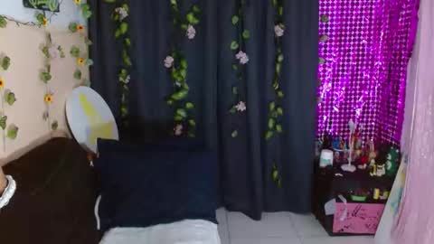 Snapshot of liliandoll chatting on April 2026 11:48:01 PM yesica online show from April 2026 11:48:01 PM