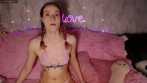 Snapshot of lilianlahot chatting on April 2026 04:04:02 PM Lilly online show from April 2026 04:04:02 PM