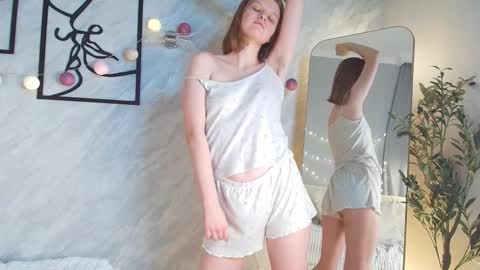 hi guys Im new here Im 18 years oldIve never had sex online show from December 2025 01:52:02 PM