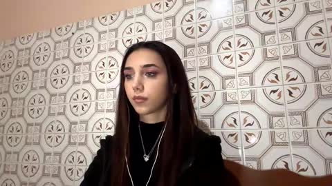 Lina online show from November 2025 10:10:02 PM