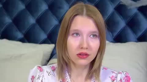 LiliLinn online show from November 2025 05:20:02 AM