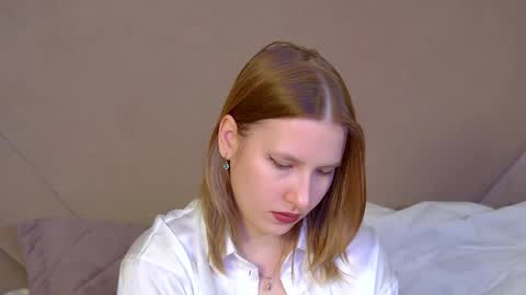 LiliLinn online show from April 2026 07:45:01 AM