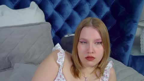 Snapshot of lililinn chatting on May 2026 05:04:01 AM LiliLinn online show from May 2026 05:04:01 AM