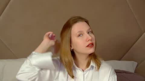 Snapshot of lililinn chatting on May 2026 04:40:01 AM LiliLinn online show from May 2026 04:40:01 AM